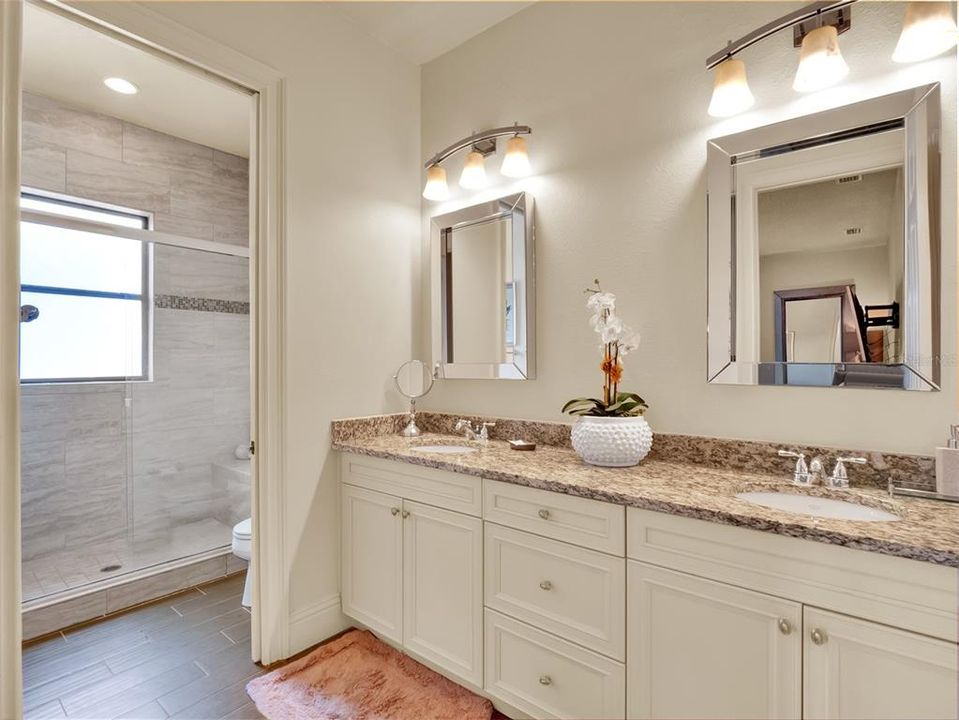 待售: $1,610,000 (7 贝兹, 6 浴室, 5917 平方英尺)