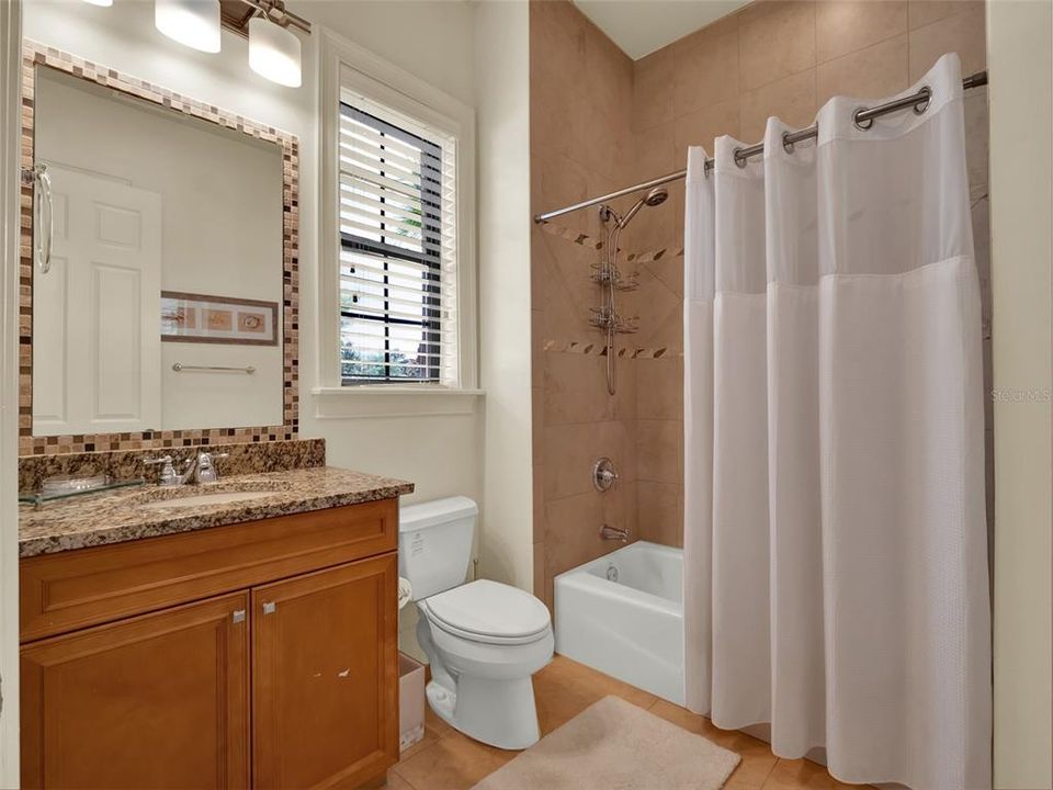 待售: $1,610,000 (7 贝兹, 6 浴室, 5917 平方英尺)