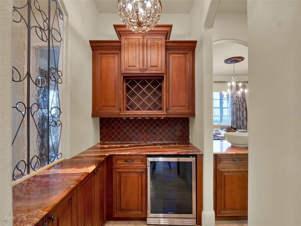 待售: $1,610,000 (7 贝兹, 6 浴室, 5917 平方英尺)