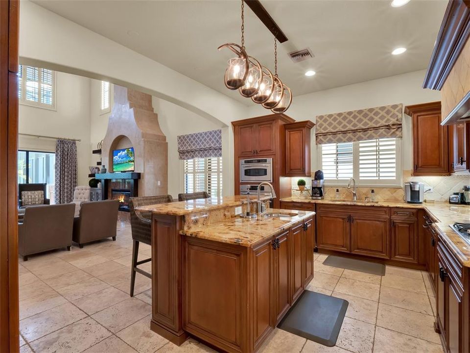 待售: $1,610,000 (7 贝兹, 6 浴室, 5917 平方英尺)