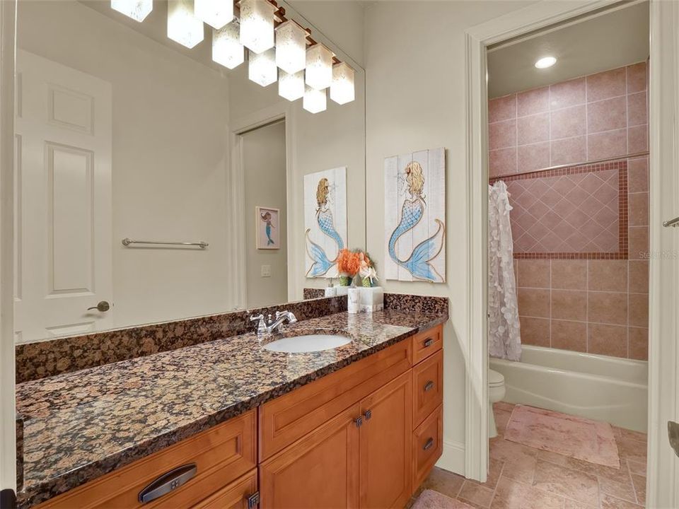 待售: $1,610,000 (7 贝兹, 6 浴室, 5917 平方英尺)