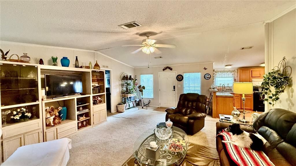 For Sale: $199,900 (3 beds, 2 baths, 1610 Square Feet)