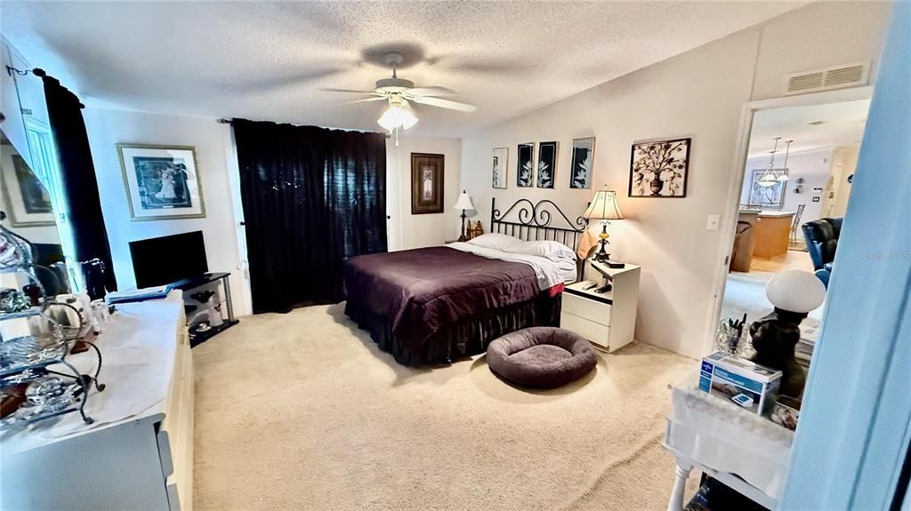 For Sale: $199,900 (3 beds, 2 baths, 1610 Square Feet)