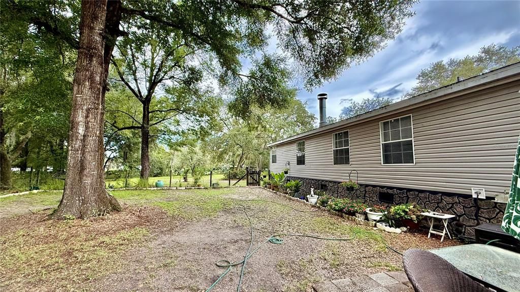 For Sale: $199,900 (3 beds, 2 baths, 1610 Square Feet)