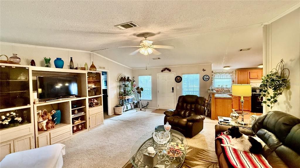 For Sale: $199,900 (3 beds, 2 baths, 1610 Square Feet)