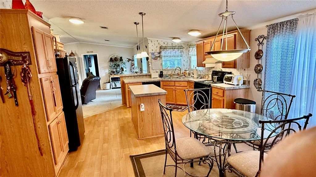 For Sale: $199,900 (3 beds, 2 baths, 1610 Square Feet)