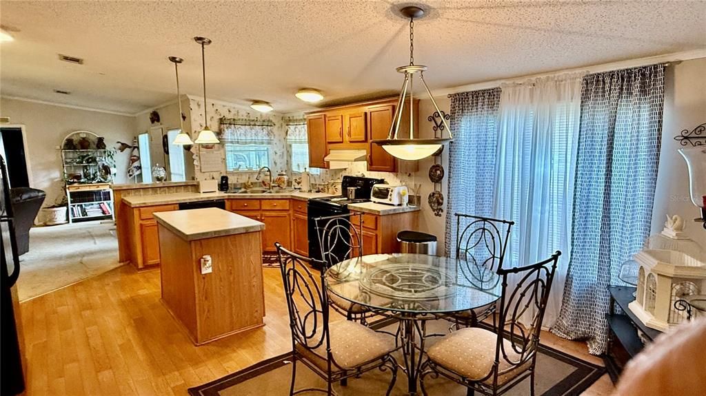 For Sale: $199,900 (3 beds, 2 baths, 1610 Square Feet)