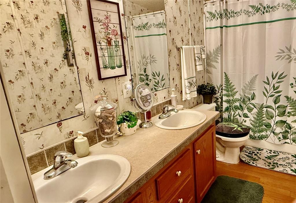 For Sale: $199,900 (3 beds, 2 baths, 1610 Square Feet)