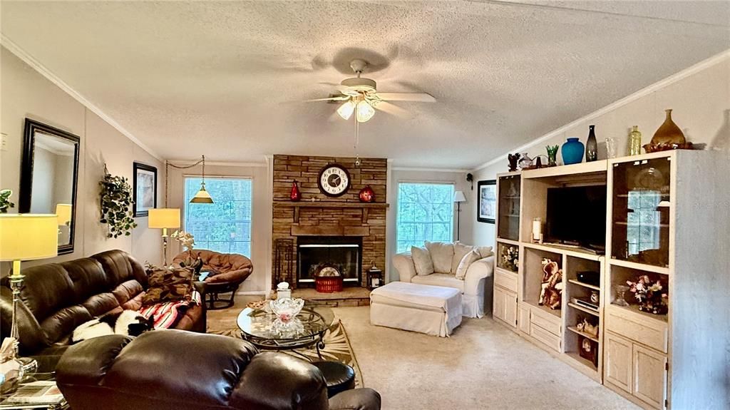 For Sale: $199,900 (3 beds, 2 baths, 1610 Square Feet)