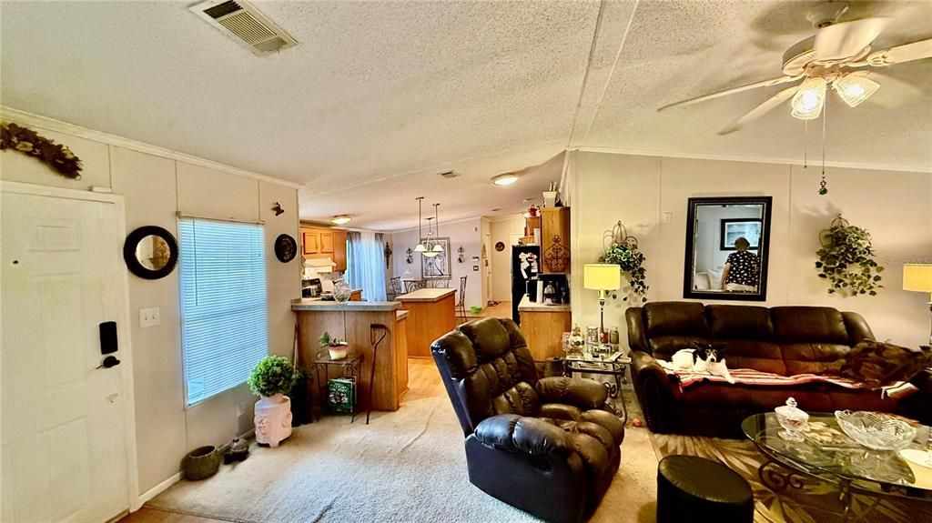 For Sale: $199,900 (3 beds, 2 baths, 1610 Square Feet)