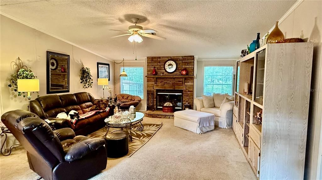 For Sale: $199,900 (3 beds, 2 baths, 1610 Square Feet)