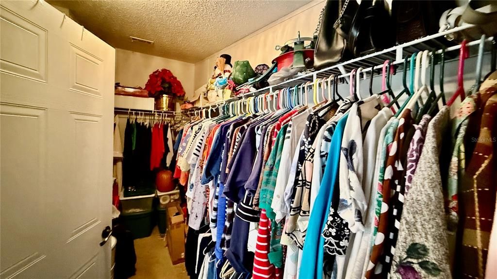 For Sale: $199,900 (3 beds, 2 baths, 1610 Square Feet)