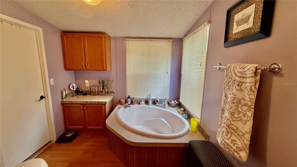 For Sale: $199,900 (3 beds, 2 baths, 1610 Square Feet)