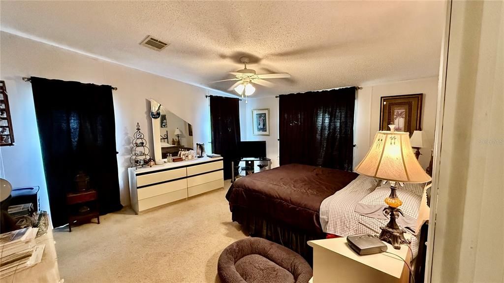 For Sale: $199,900 (3 beds, 2 baths, 1610 Square Feet)