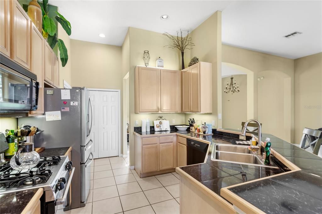 На продажу: $440,000 (3 спален, 2 ванн, 2050 Квадратных фут)