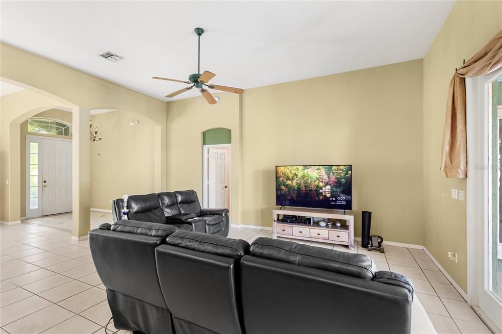 На продажу: $440,000 (3 спален, 2 ванн, 2050 Квадратных фут)