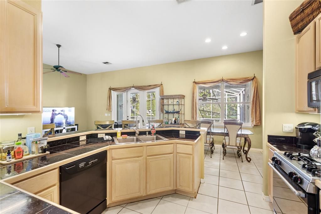 На продажу: $440,000 (3 спален, 2 ванн, 2050 Квадратных фут)