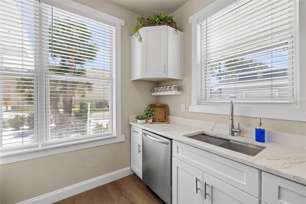 待售: $1,199,000 (5 贝兹, 0 浴室, 2421 平方英尺)