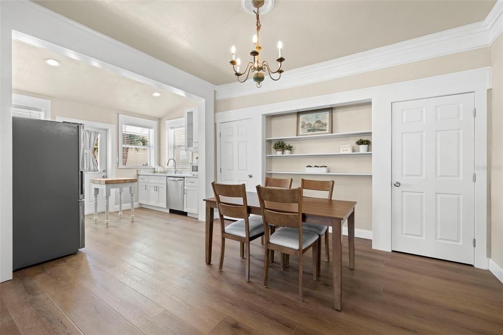 待售: $1,199,000 (5 贝兹, 0 浴室, 2421 平方英尺)