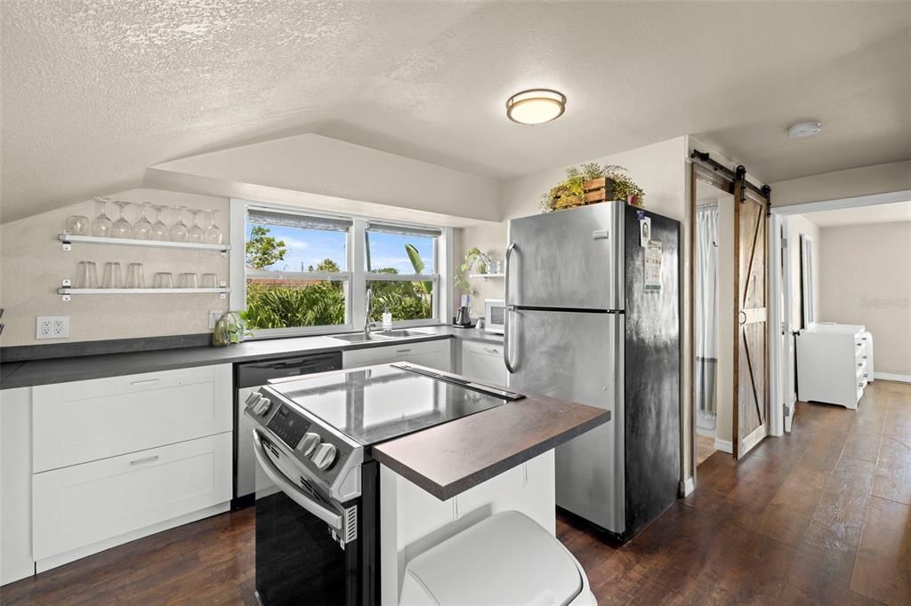 待售: $1,199,000 (5 贝兹, 0 浴室, 2421 平方英尺)