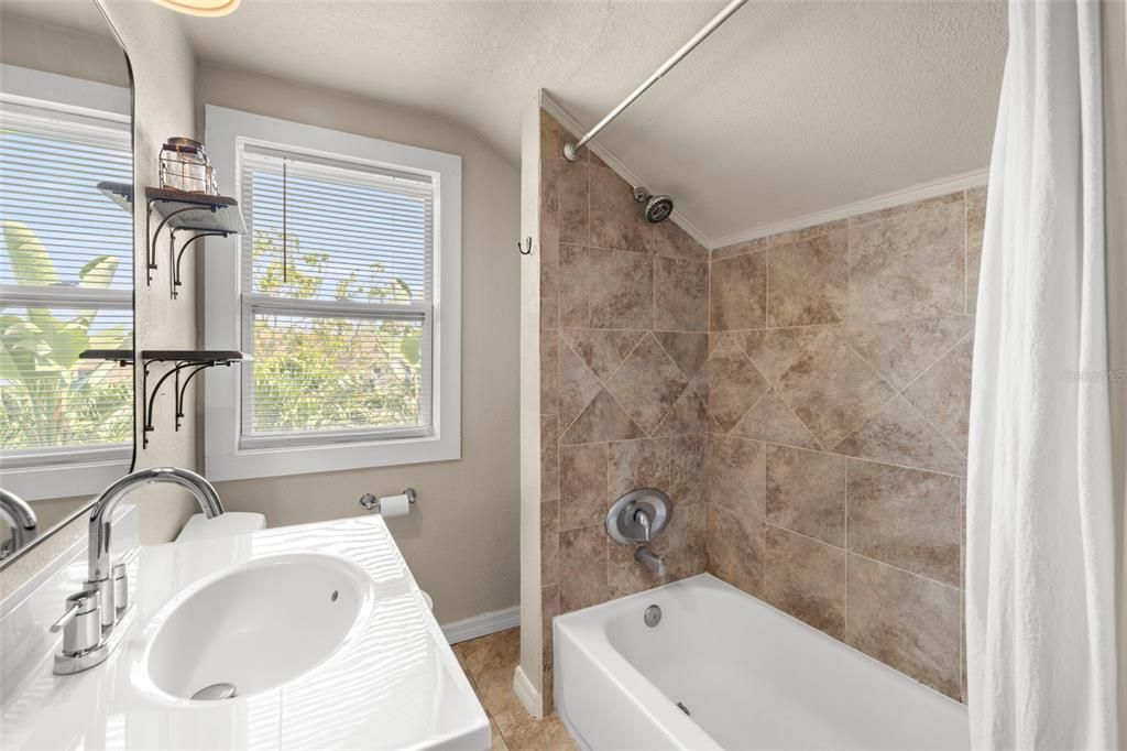 待售: $1,199,000 (5 贝兹, 0 浴室, 2421 平方英尺)