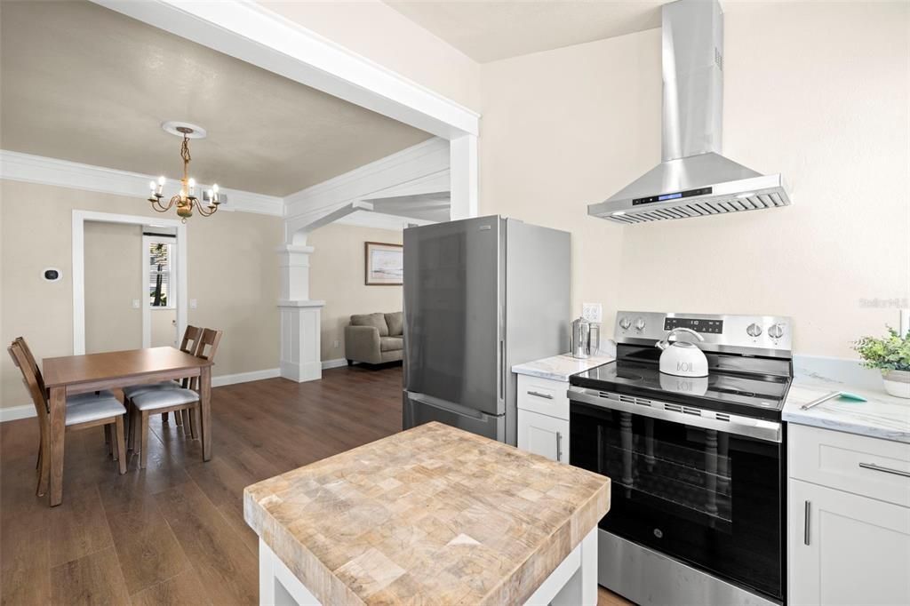 待售: $1,199,000 (5 贝兹, 0 浴室, 2421 平方英尺)