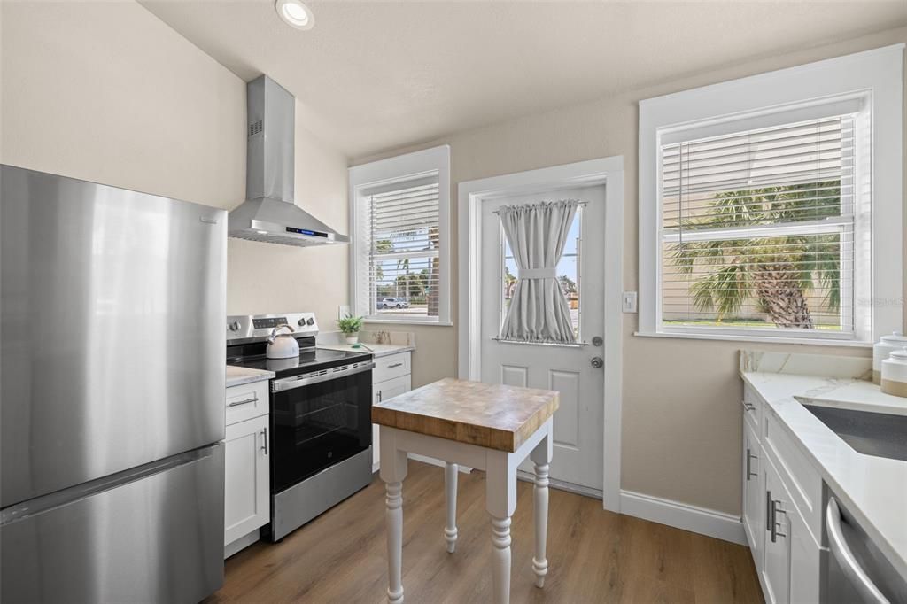 待售: $1,199,000 (5 贝兹, 0 浴室, 2421 平方英尺)