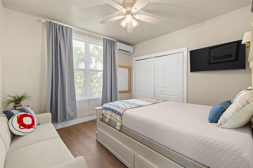 待售: $1,199,000 (5 贝兹, 0 浴室, 2421 平方英尺)