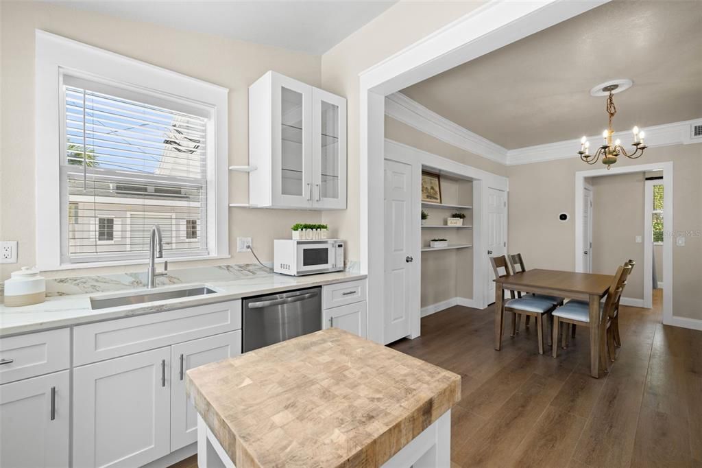 待售: $1,199,000 (5 贝兹, 0 浴室, 2421 平方英尺)