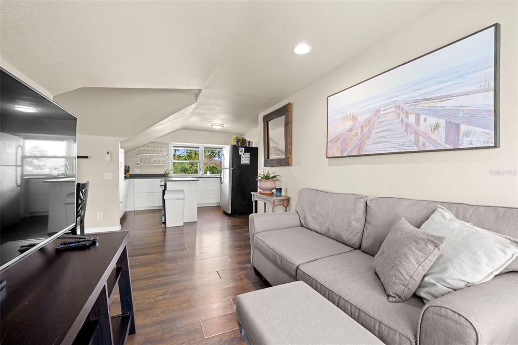 待售: $1,199,000 (5 贝兹, 0 浴室, 2421 平方英尺)