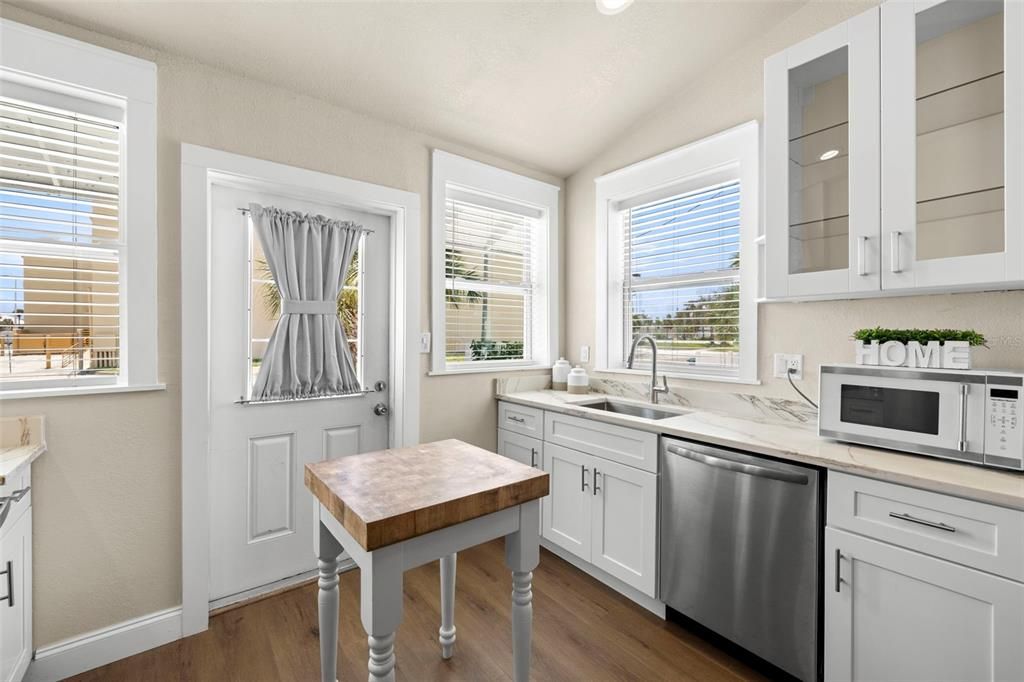 待售: $1,199,000 (5 贝兹, 0 浴室, 2421 平方英尺)