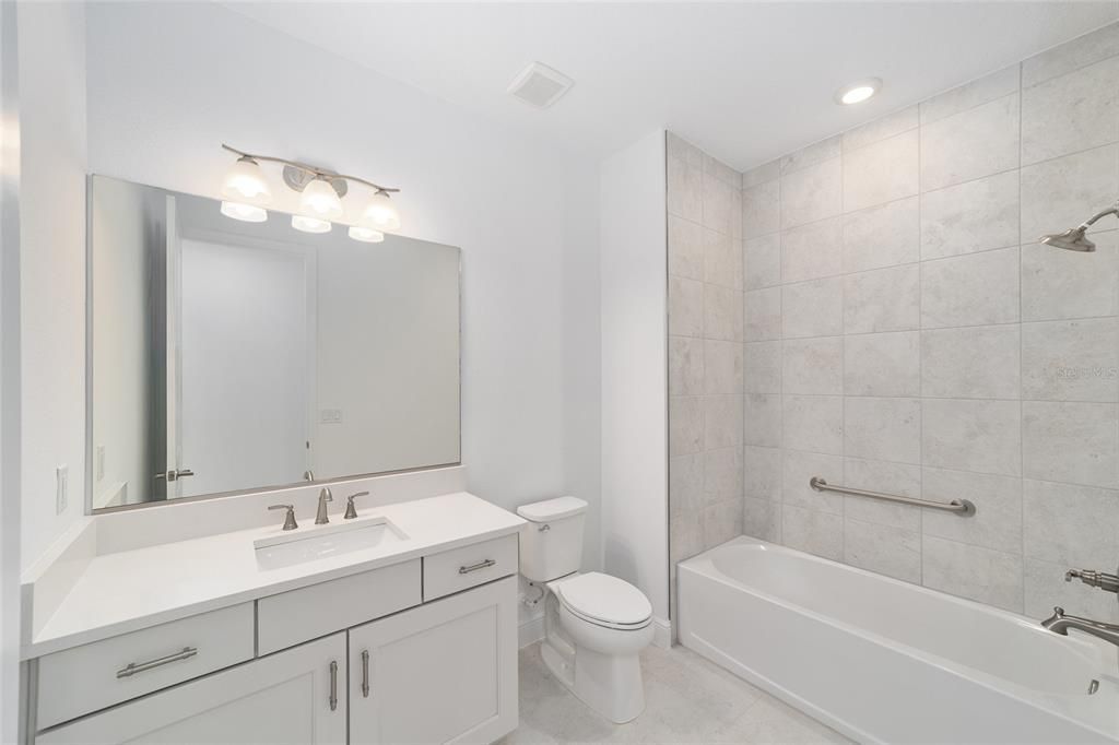 Activo con contrato: $485,000 (3 camas, 3 baños, 2870 Pies cuadrados)