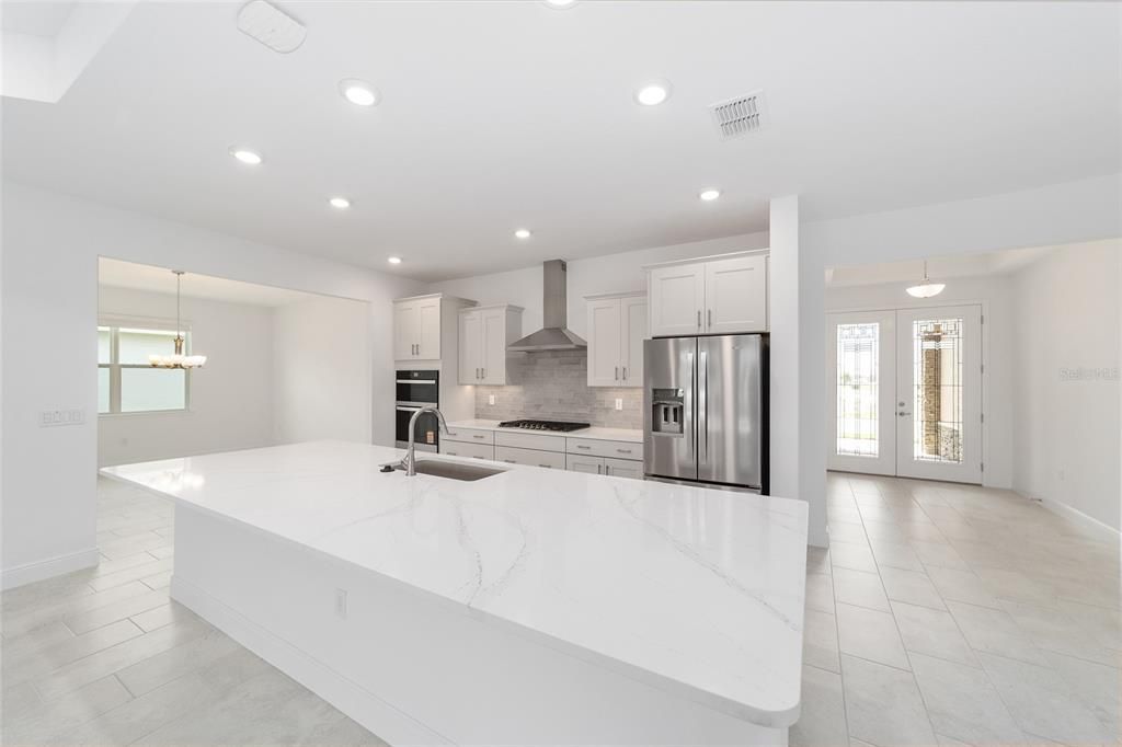 Activo con contrato: $485,000 (3 camas, 3 baños, 2870 Pies cuadrados)