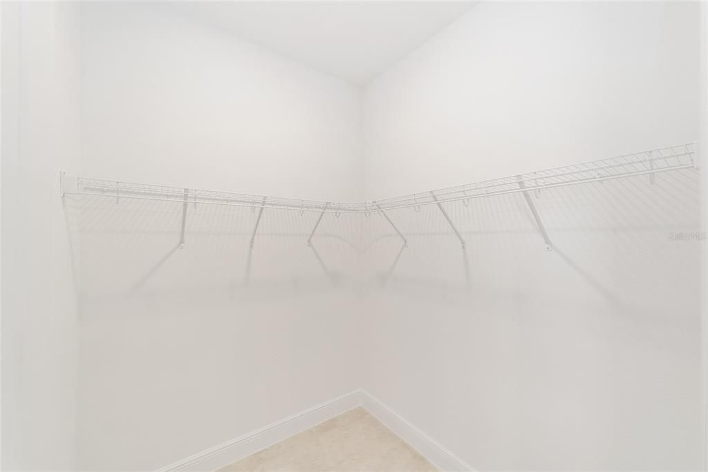 Activo con contrato: $485,000 (3 camas, 3 baños, 2870 Pies cuadrados)