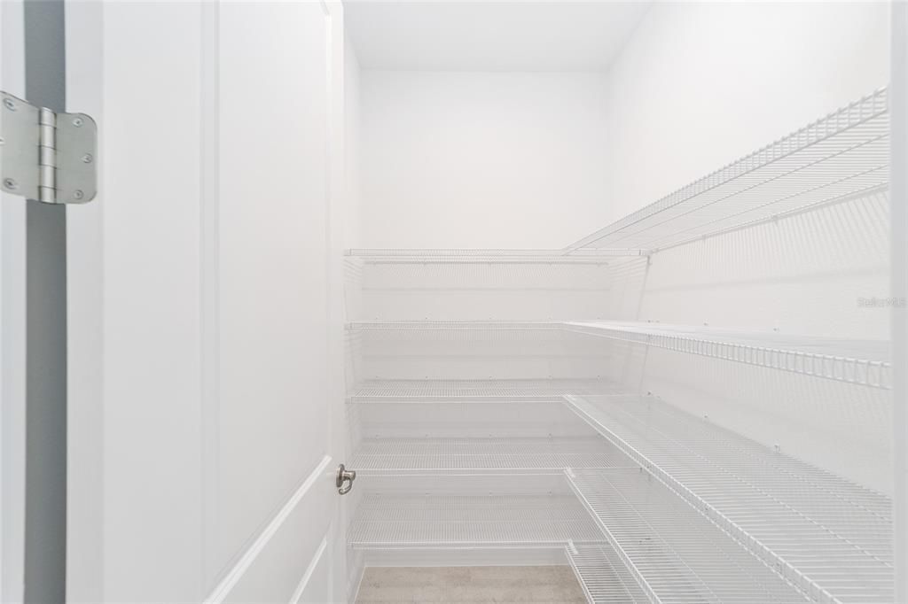 Activo con contrato: $485,000 (3 camas, 3 baños, 2870 Pies cuadrados)