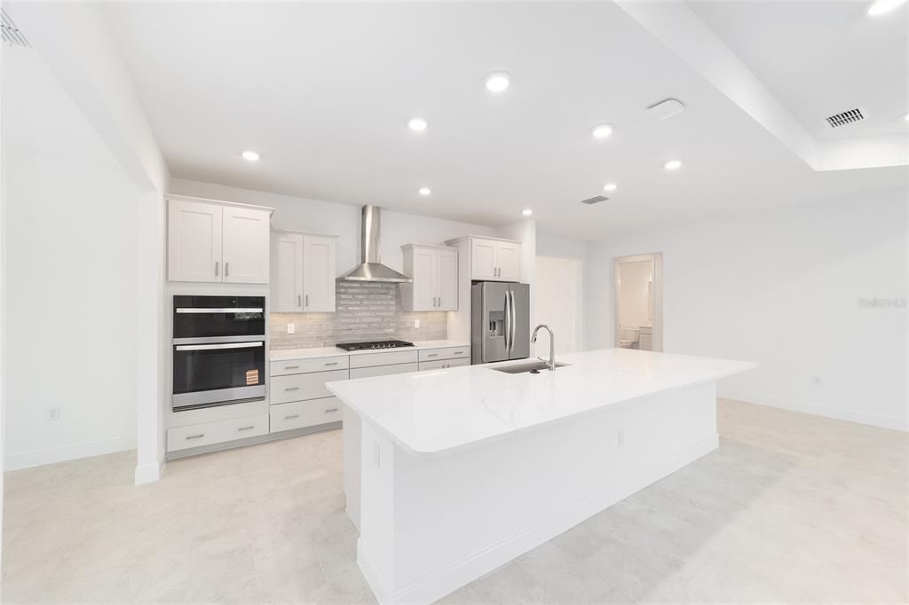 Activo con contrato: $485,000 (3 camas, 3 baños, 2870 Pies cuadrados)