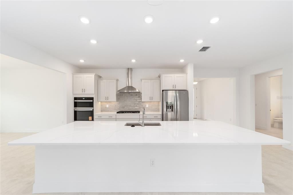 Activo con contrato: $485,000 (3 camas, 3 baños, 2870 Pies cuadrados)