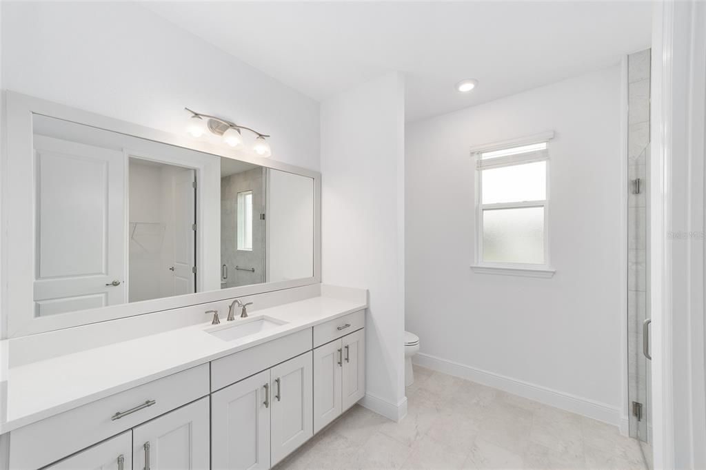 Activo con contrato: $485,000 (3 camas, 3 baños, 2870 Pies cuadrados)