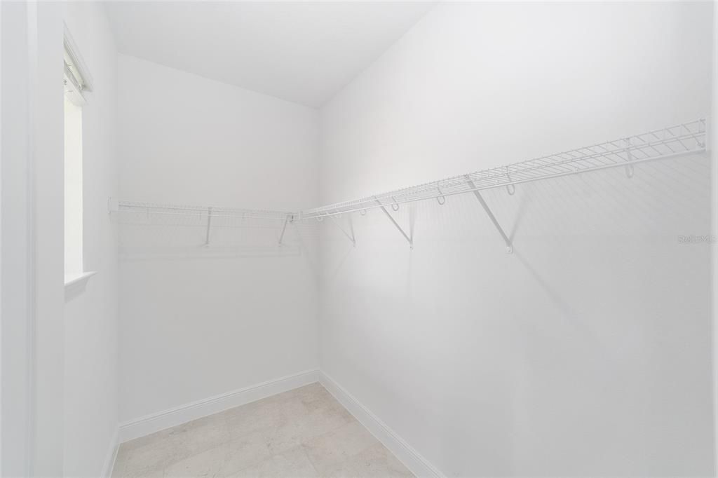 Activo con contrato: $485,000 (3 camas, 3 baños, 2870 Pies cuadrados)