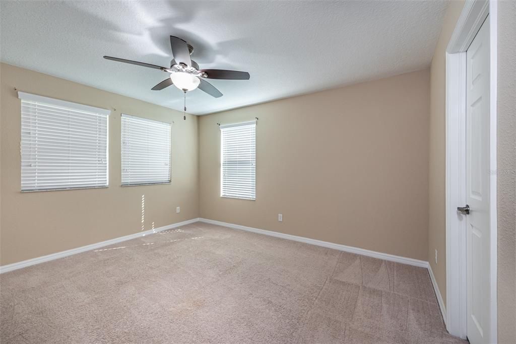 En Renta: $3,400 (5 camas, 3 baños, 3541 Pies cuadrados)