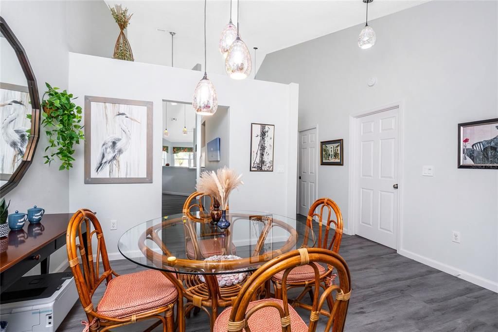 На продажу: $470,000 (2 спален, 2 ванн, 1270 Квадратных фут)