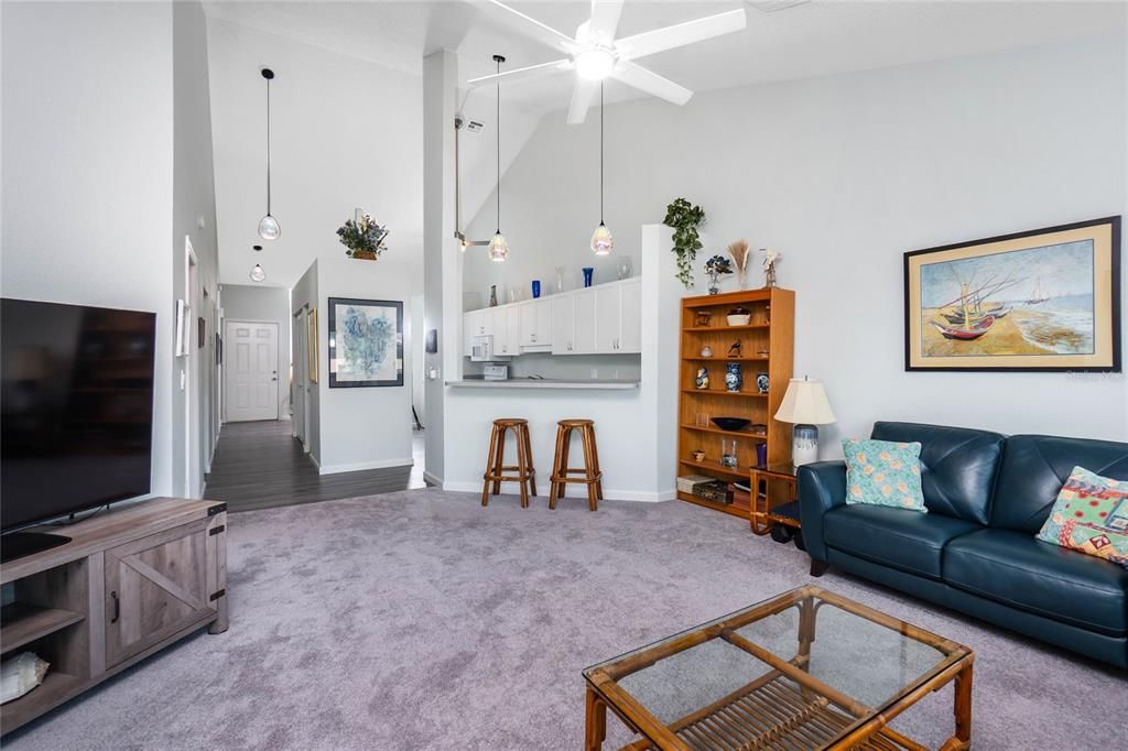 На продажу: $470,000 (2 спален, 2 ванн, 1270 Квадратных фут)