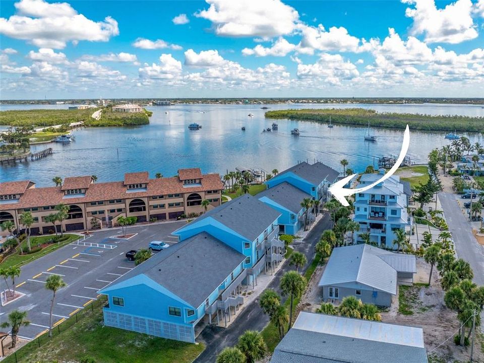 На продажу: $470,000 (2 спален, 2 ванн, 1270 Квадратных фут)