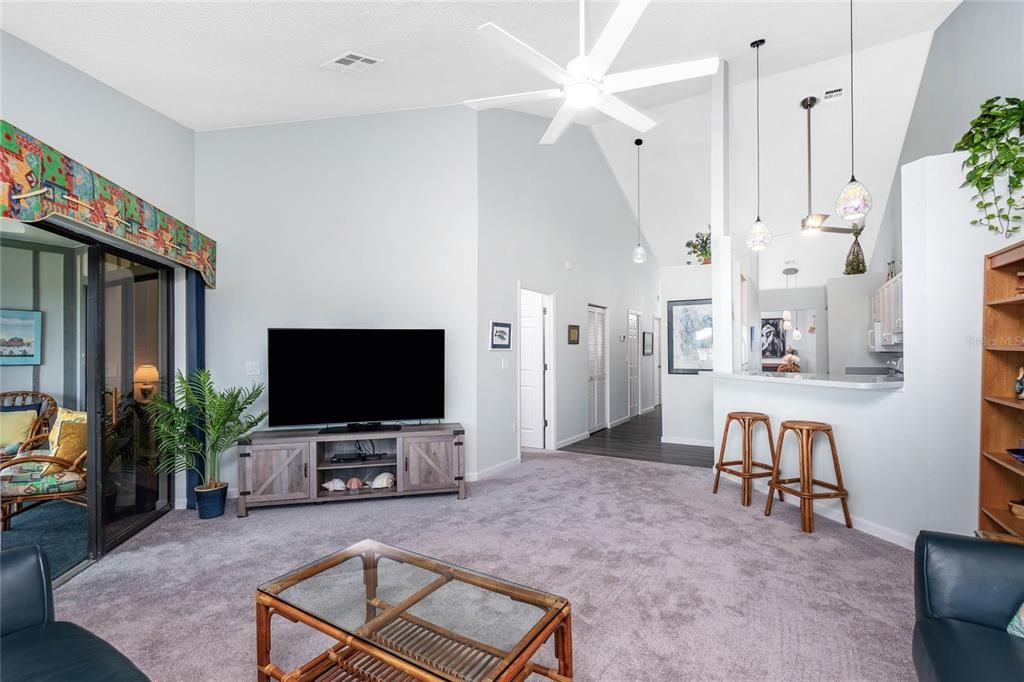 На продажу: $470,000 (2 спален, 2 ванн, 1270 Квадратных фут)