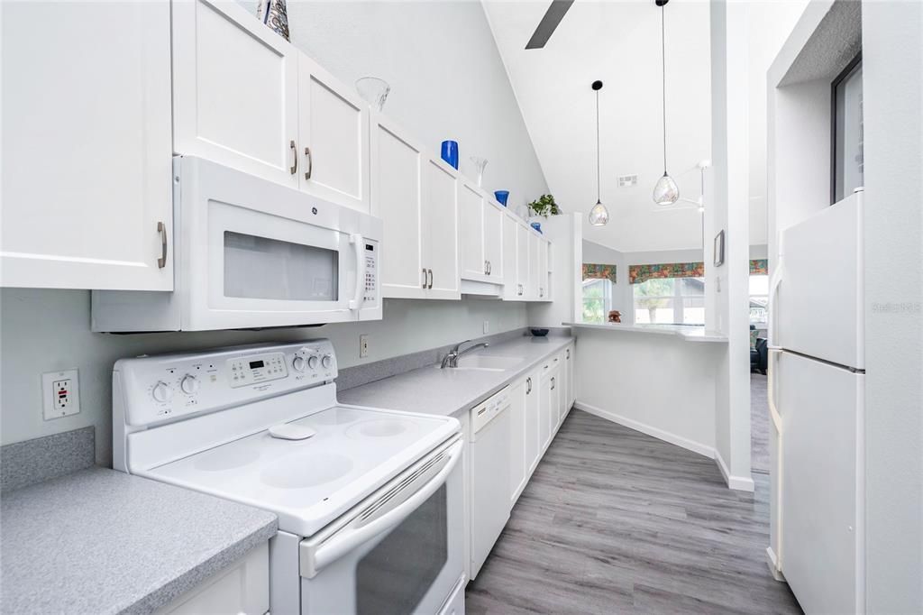 На продажу: $470,000 (2 спален, 2 ванн, 1270 Квадратных фут)