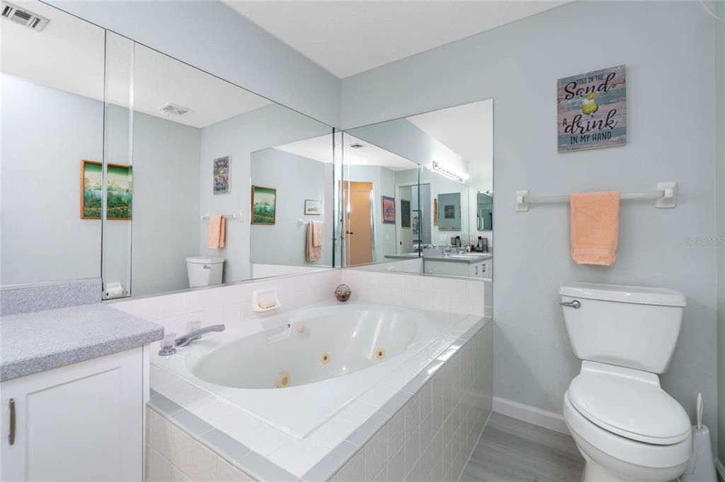 На продажу: $470,000 (2 спален, 2 ванн, 1270 Квадратных фут)