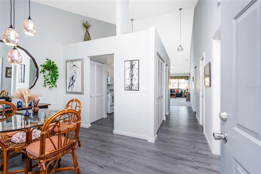 На продажу: $470,000 (2 спален, 2 ванн, 1270 Квадратных фут)