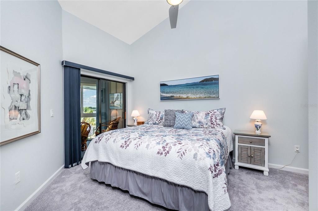 На продажу: $470,000 (2 спален, 2 ванн, 1270 Квадратных фут)