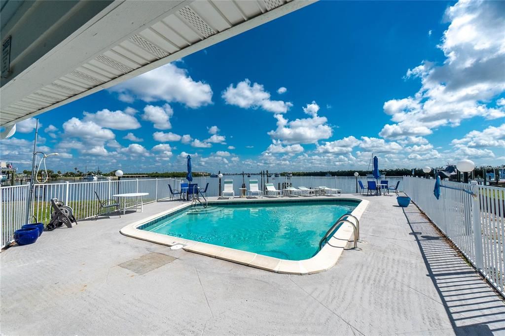 На продажу: $470,000 (2 спален, 2 ванн, 1270 Квадратных фут)