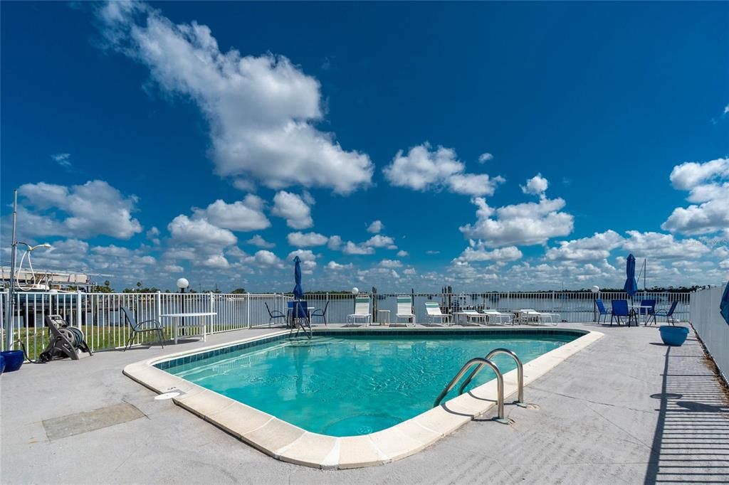 На продажу: $470,000 (2 спален, 2 ванн, 1270 Квадратных фут)